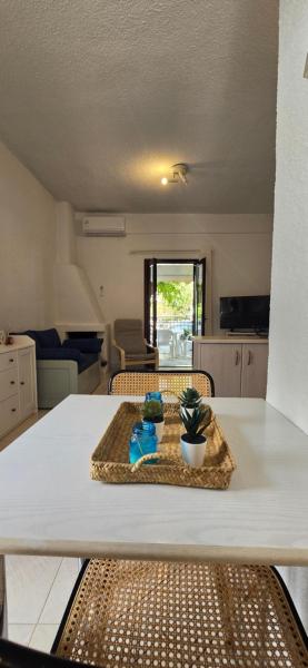 Avra Corner